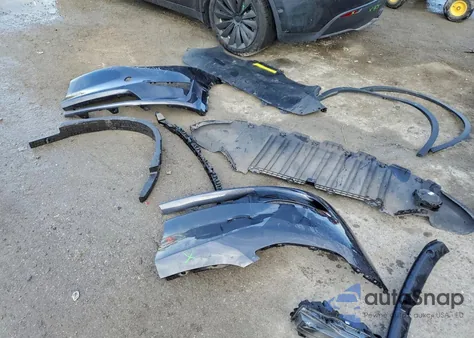 2024 Tesla Model Y z USA, uszkodzony, nr VIN 7SAYGDEE3RA256593